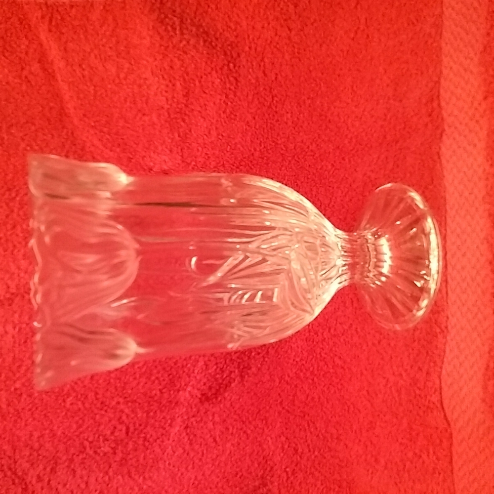 Glass vase. 7.5" high. 4" wide. No chips or cracks